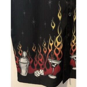 MT:2 Mens M Black Flames Dice Martini Y2K Party Cocktail Shaker Vegas Shirt VTG